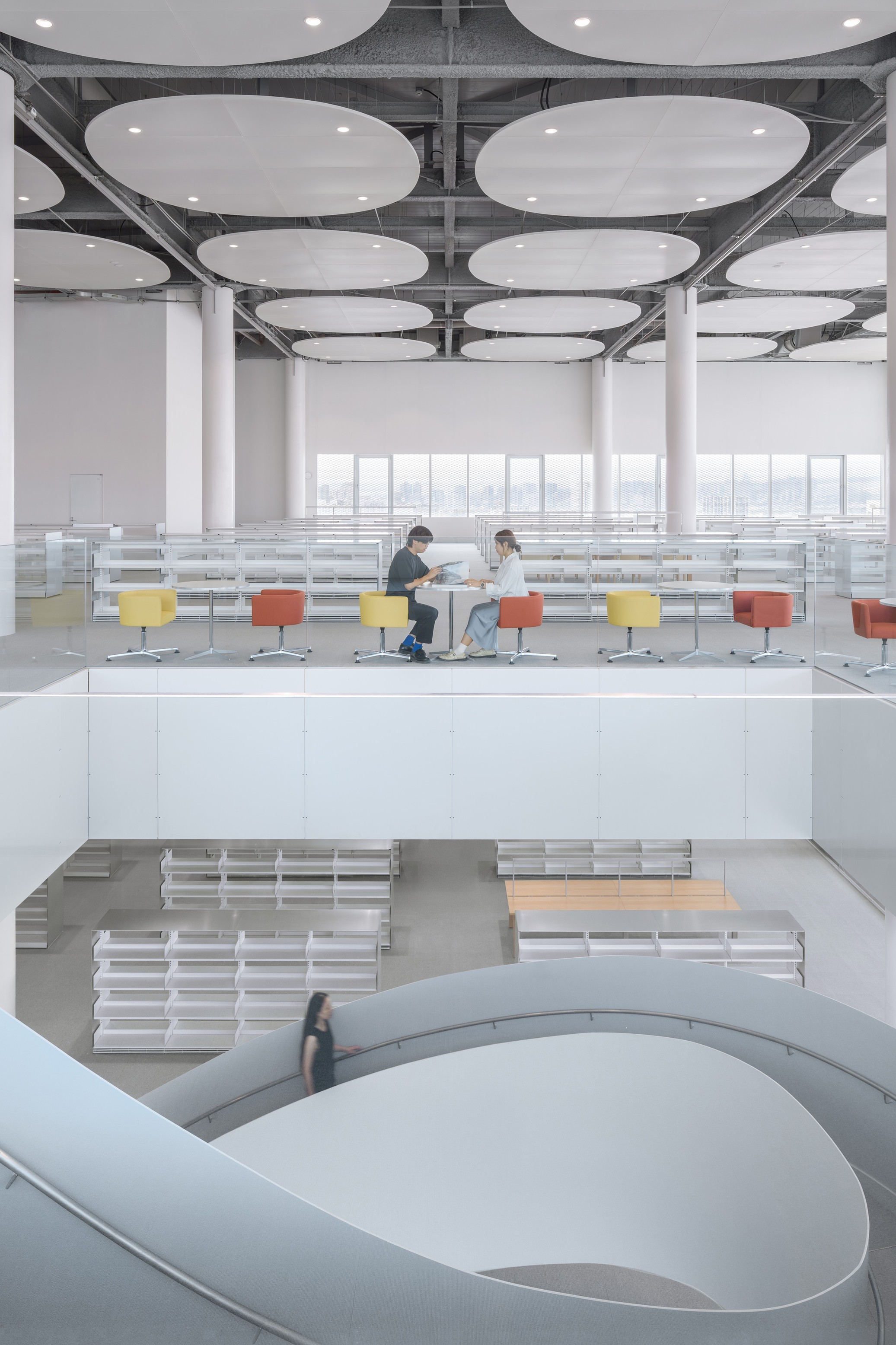 8.圖書館7樓閱覽區。圖片來源:臺中綠美圖提供|YHLAA李易暹攝影